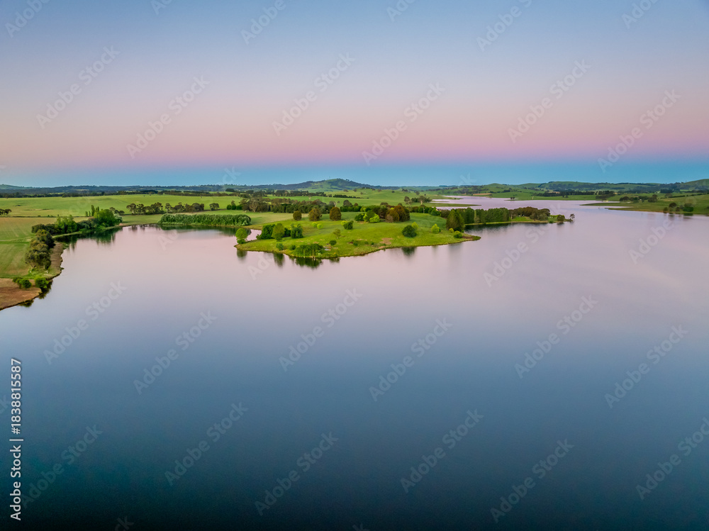 Fototapeta premium Clear Sky Soft Pink Sunset Over Carcoar Dam