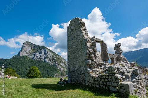 Ruine du Château de Montbel (Saint-Pierre d'Entremont, Isère, France)