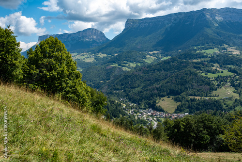 Le village de Saint-Pierre d'Entremont, au creux du Parc Naturel de Chartreuse (Isère, France)