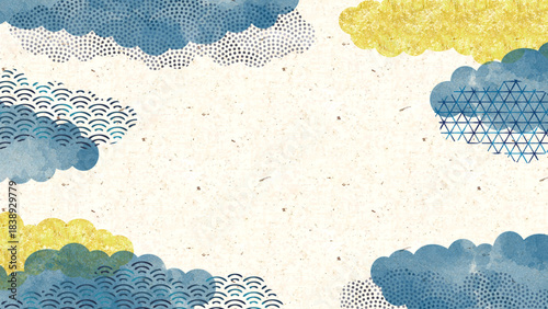 日本の伝統テクスチャデザイン。水彩の柔らかな色合いと金箔風の雲模様が上品に広がる和風の高級背景。Elegant Japanese Gold Texture Background