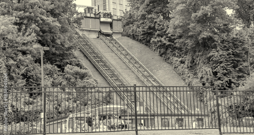 Fototapeta premium Scenic view of Niagara Falls funicular on rails transporting tourists to river observation