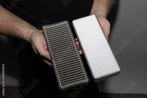 Εκτύπωση καμβά Heavily contaminated cabin air filter removed from a car, showing the need for replacement