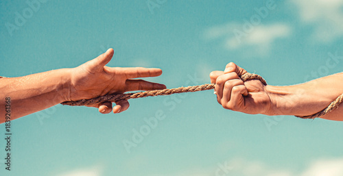 Schilderij op canvas Hands pull hard on the rope, save against the sky
