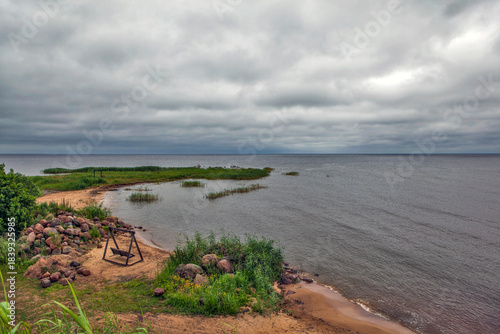Cuadro en lienzo A picturesque eco-trail along a slope on the shore of Lake Peipus