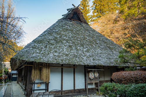 三州足助屋敷の茅葺建物