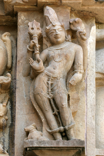Figur im Khajuraho Tempel in Indien (Asien)