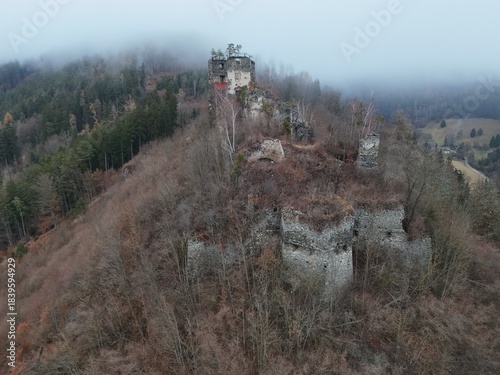 Vergangenheit, mystische Burgruine Kaiserberg, Steiermark