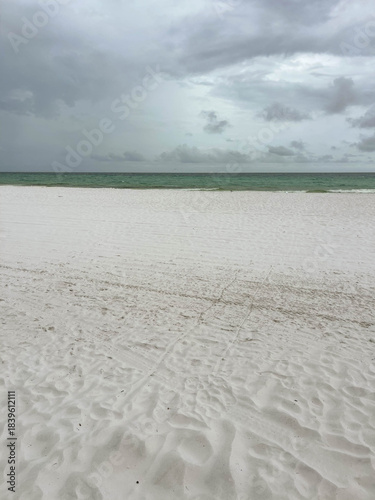 View of paradisiacal white beach of Destin, USA.