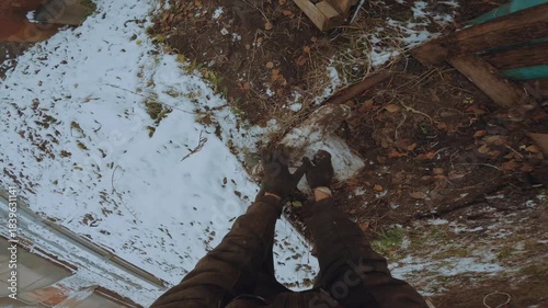 Carry cargo, carry bricks with your hands