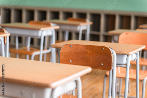 Slika na platnu Image of a classroom with a blackboard and school building (lockers)