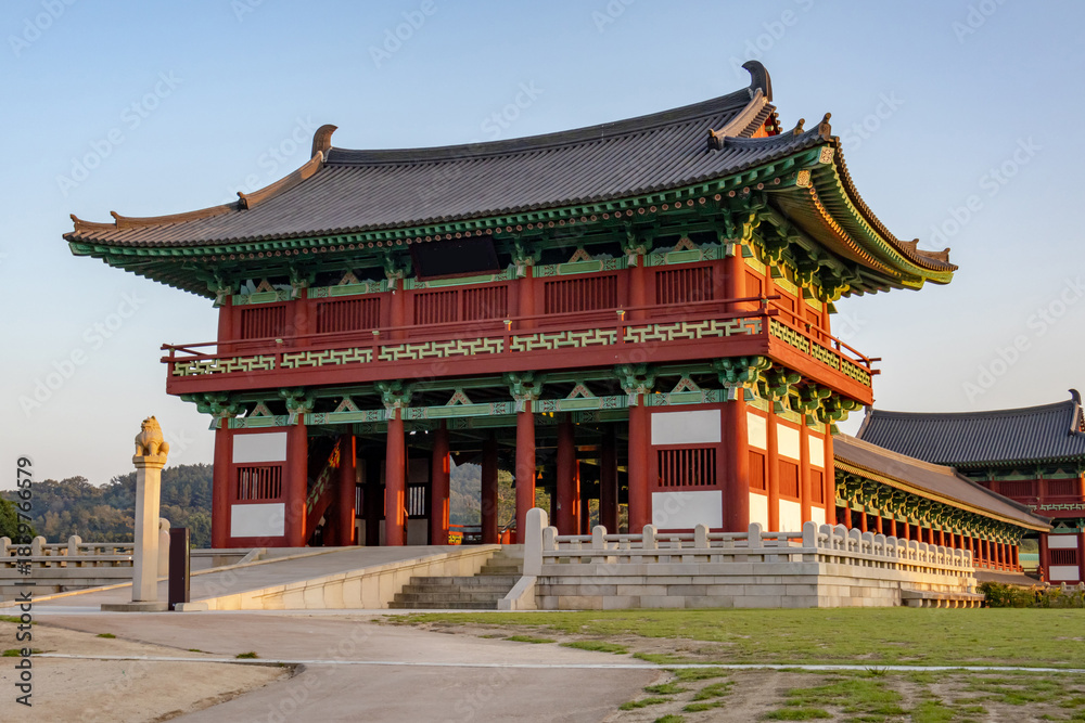 Obraz premium A view of the entrance of the ancient Woljeonggyo Bridge taken around sunset