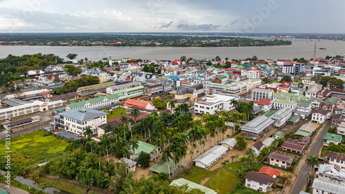Cuadro en lienzo Drone shot of the historic inner city of Paramaribo, featuring colonial Dutch ar