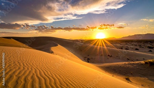 日の出と砂漠の風景