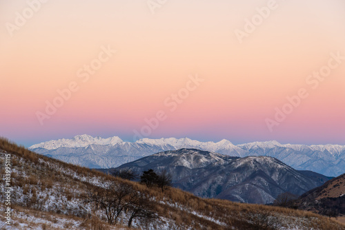 霧ケ峰高原車山湿原遊歩道から北アルプスビーナスベルトとモルゲンロート