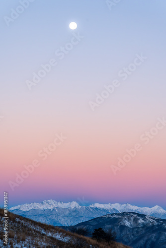 霧ケ峰高原車山湿原遊歩道から北アルプスビーナスベルトとモルゲンロート