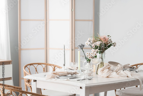 Beautiful table setting wit...