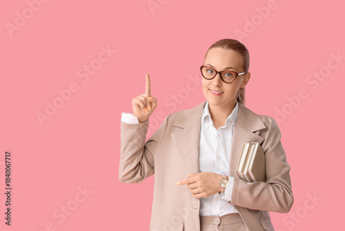 Young businesswoman with wr...
