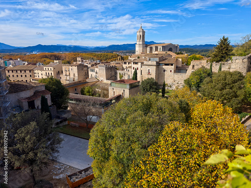 View of the city from the defensive wall and Cathedral of Santa María, 11th century Romanesque, 13th century Gothic, Girona, Catalonia, Spain