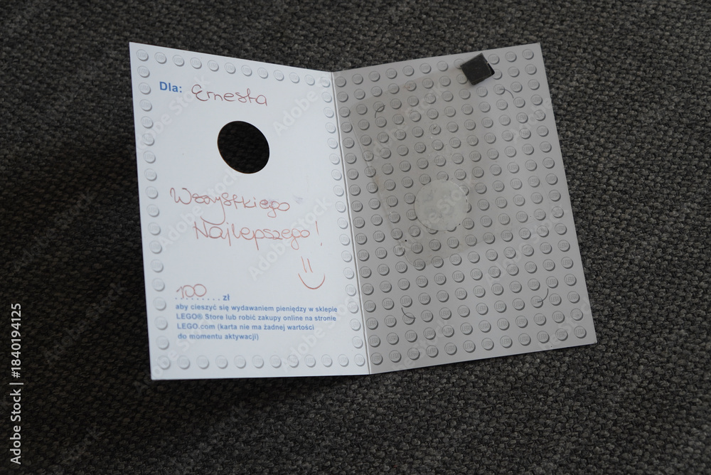 Obraz premium Gift card for Ernesta with a handwritten message and a LEGO baseplate