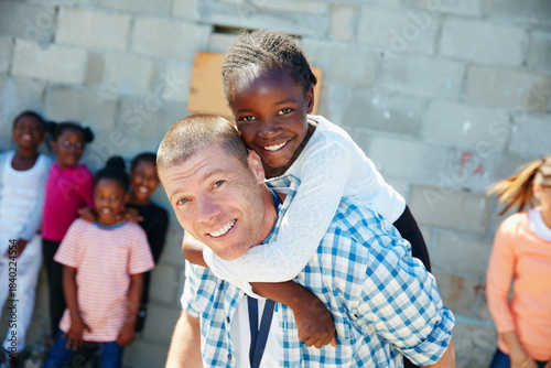 Cuadro en lienzo Portrait, piggyback and man with girl, community outreach and children with support