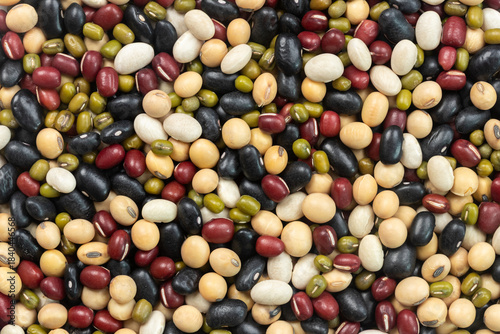 Fotografia Pile of five mixed beans for background