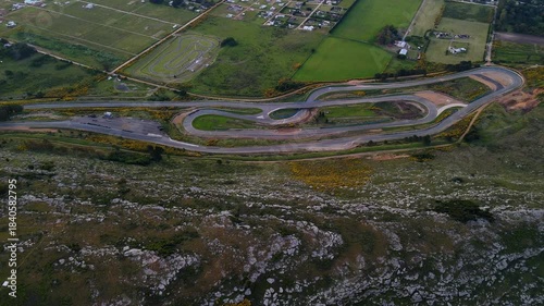 Wallpaper Mural vista de autodromo desde una montaña Torontodigital.ca