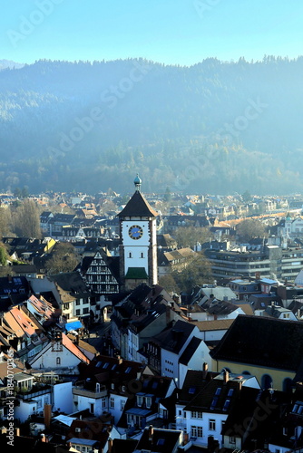 Blick vom Münsterturm in Freiburg aufs Schwabentor