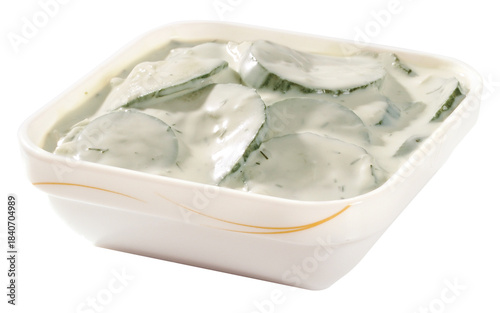 Gurkensalat in Schale mit Mayo