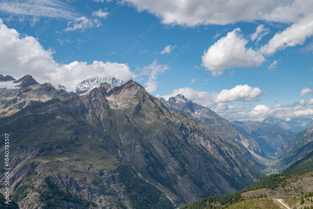 Obraz premium the beautiful landscape of the alpine mountains of Swiss