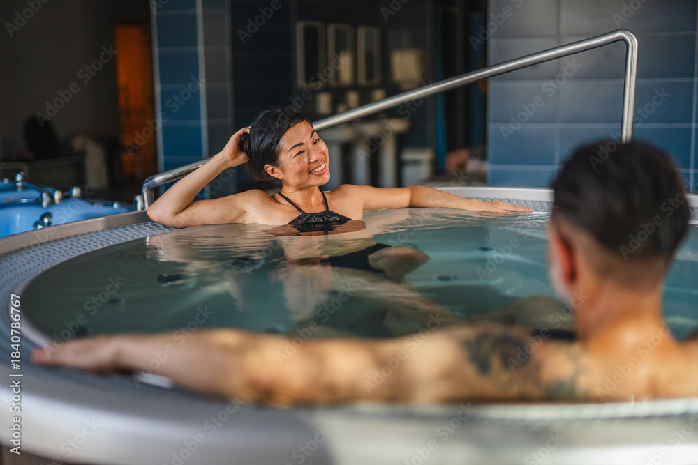 Obraz premium Couple enjoying spa hot tub for wellness and relaxation
