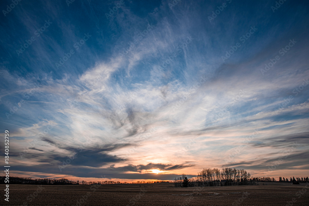 Fototapeta premium Sunset cloudy sky over the field landscape