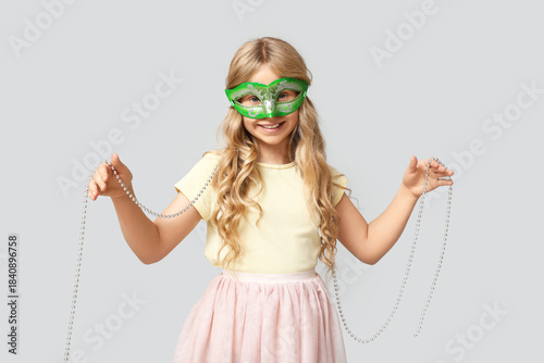 Cute little girl wearing ca...