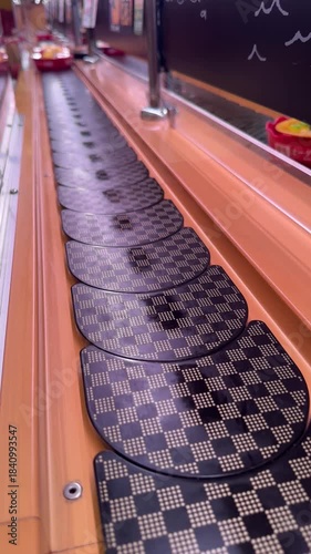 日本の映像　回転寿司のレール