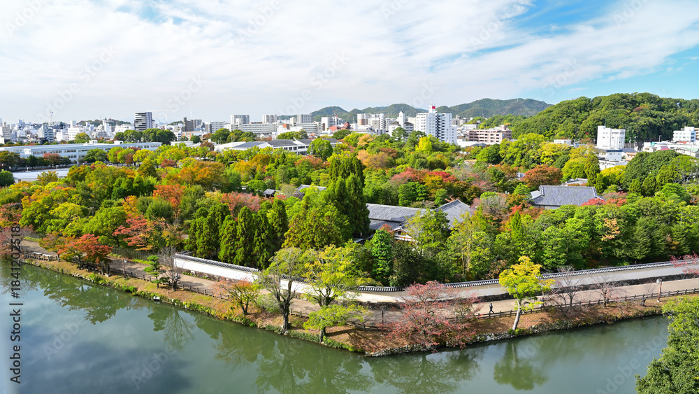 Fototapeta premium 姫路城百間廊下から好古園の眺め 兵庫県姫路市
