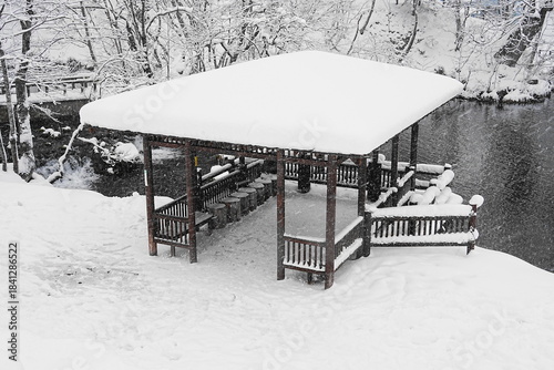 雪の降る日のふきだし公園