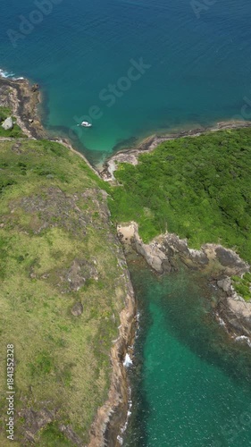 Imagem aérea do arquipélado das 3 ilhas, paraíso de águas cristalinas localizado no litoral da cidade de Guarapari. Sul do estado do Espírito Santo.