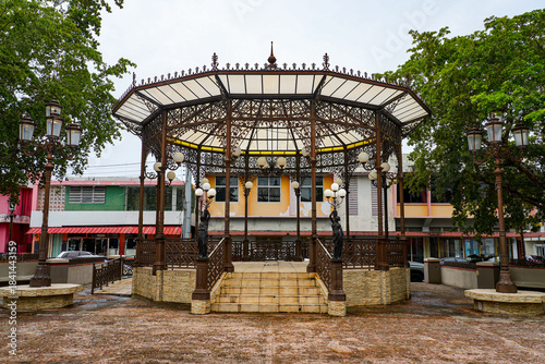 Quadro su tela Gazebo on the main square of Aguada, Puerto Rico