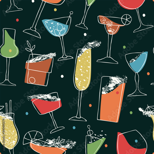 Seamless pattern on a dark background with glasses of alcoholic drinks. Illustration for a bar or party on a dark background. Alcoholic beverage packaging. Vector illustration in a flat style.