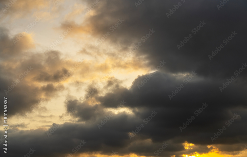 Obraz premium Dramatic sunset sky with clouds. Evening sky colors.