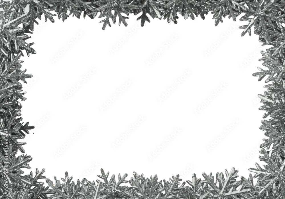 Obraz premium ultra photorealistic 3d rendering of intricate silver crystalline snowflakes forming a delicate border against a transparent background with ample copy space, shallow depth of field, concept for