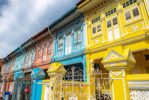 シンガポール カトン地区 プラナカン建築が並ぶクーン・セン・ロードのカラフルな街並み