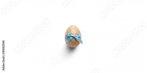 Egg with blue ribbon isolat...