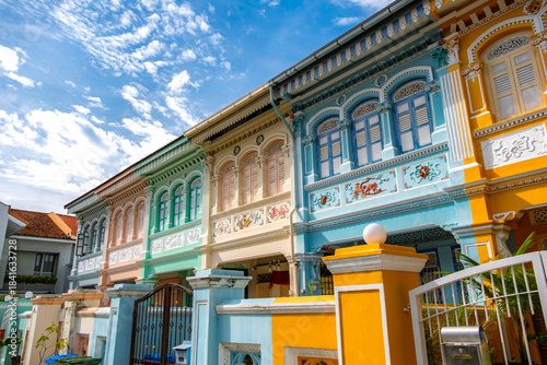 シンガポール カトン地区 プラナカン建築が並ぶエバリット・ロードのカラフルな街並み
