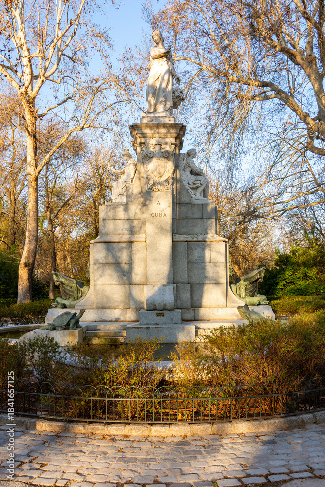 Obraz premium Cuba monument in Buen Retiro park, Madrid, Spain
