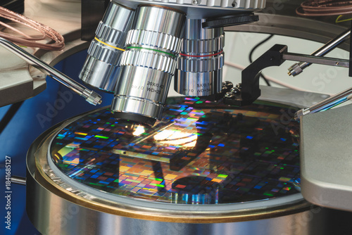 Tableau sur toile Silicon Wafer during Photolithography Process inside Complex Computer Chip Production Machine