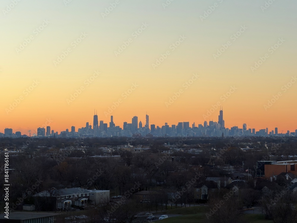 Naklejka premium Chicago Sunrise with Midwide Skyline View and Soft Morning Glow