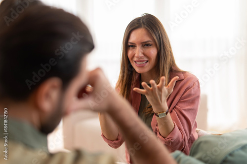 Φωτογραφία Couple expressing frustration during a difficult conversation
