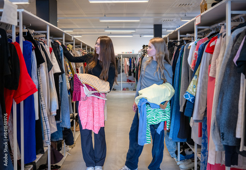 Fotografía Women choosing clothes together in secondhand store