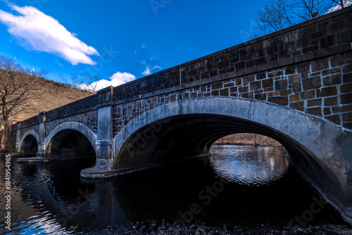 Billede på lærred The Orange Street Bridge spans the Mill River in East Rock Park, New Haven, Connecticut, United States, a graceful structure blending community connection with natural beauty