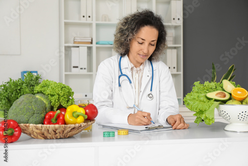 Mature female nutritionist ...